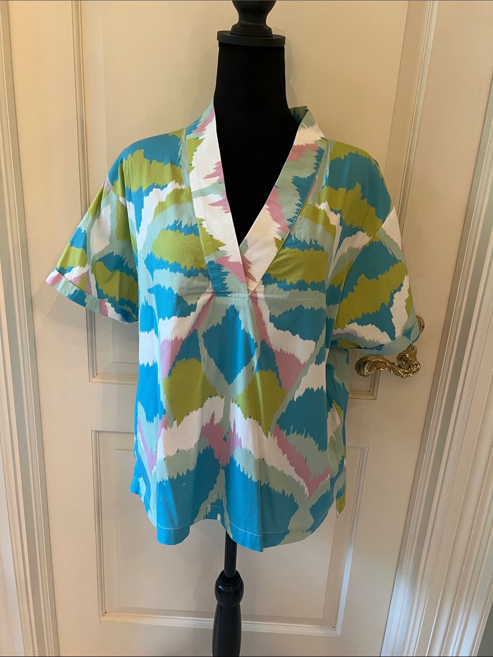 V-Neck Short Sleeve Floral Wave Print Top in Blue